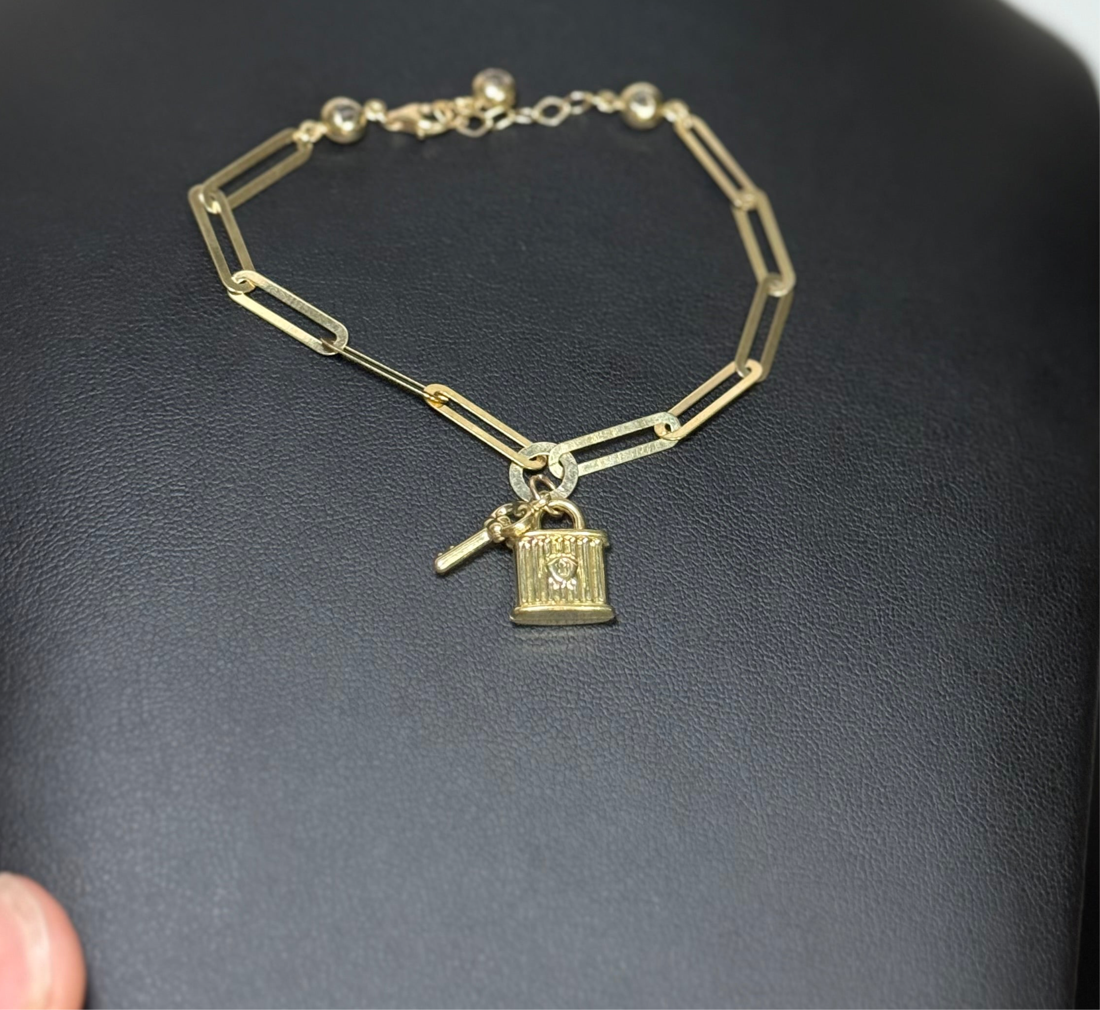 Pulsera de mujer moderna