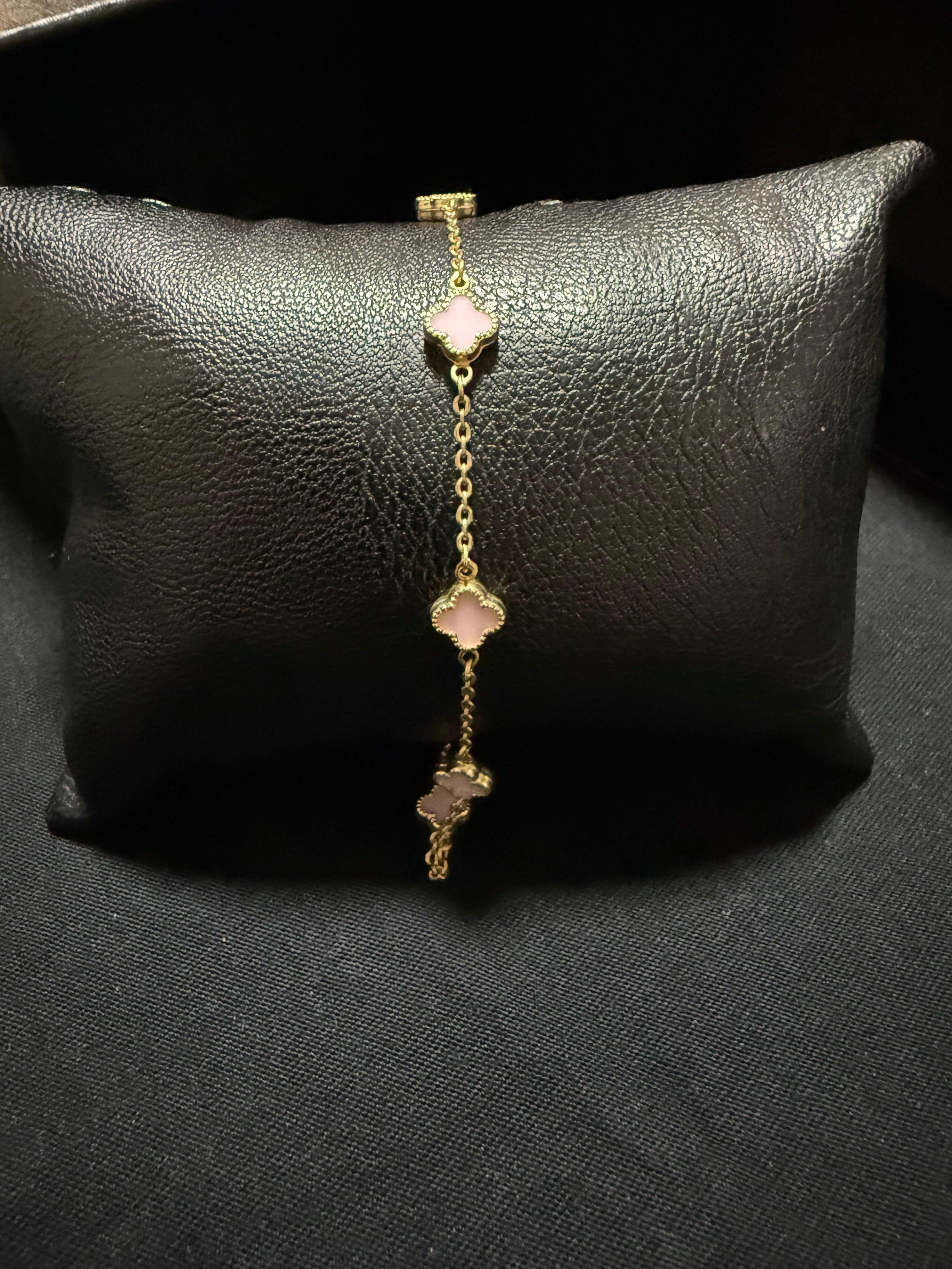 Pulsera de mujer con diseño de 6 flores en color rozado