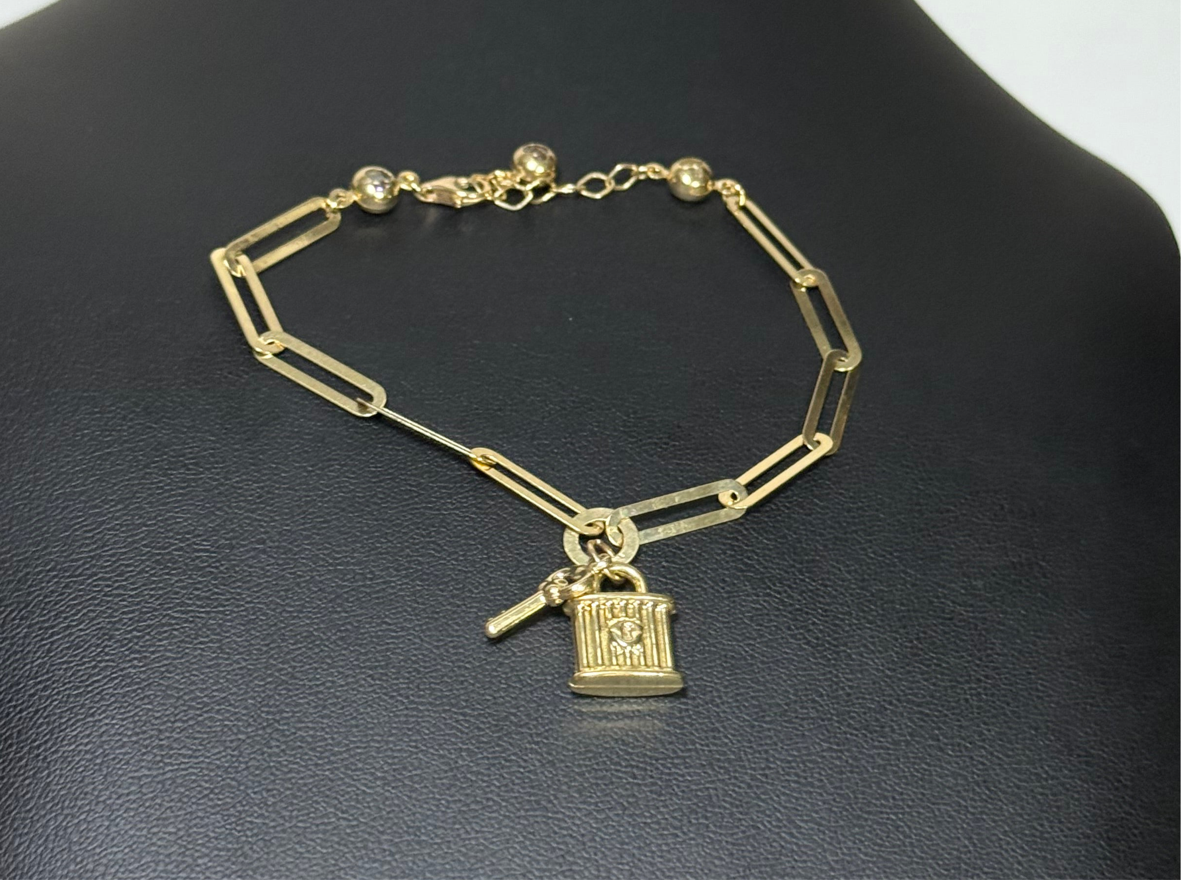 Pulsera de mujer moderna