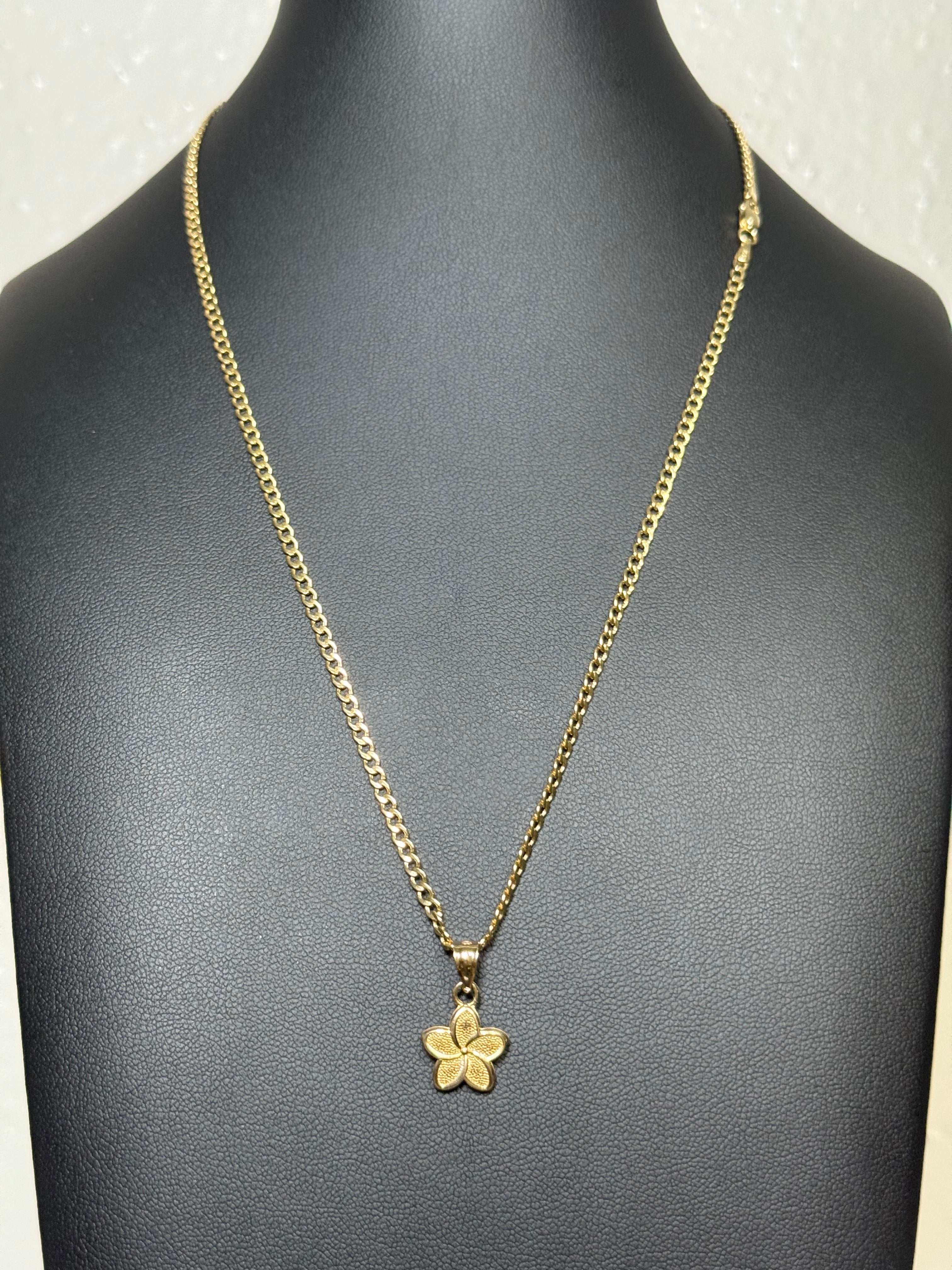 Cadena con dije de flor