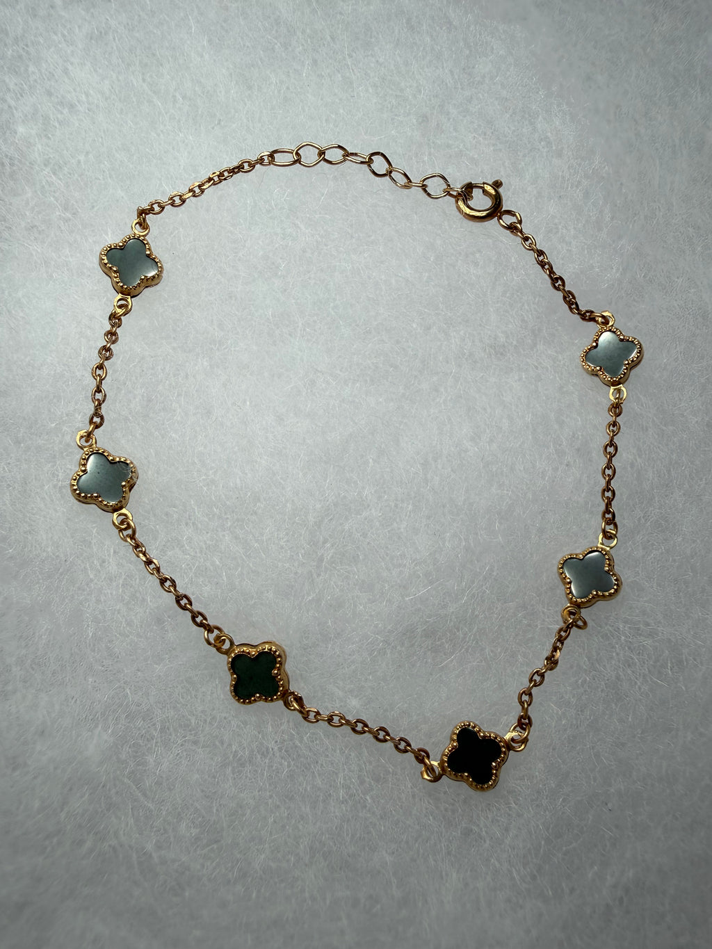 Pulsera con diseño de flores