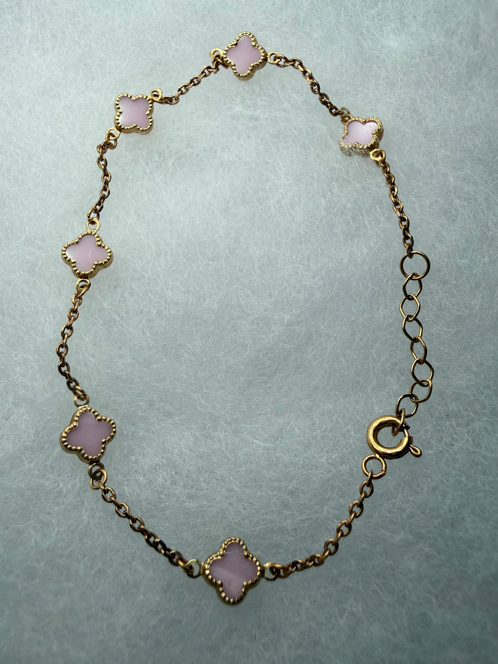 Pulsera de mujer con diseño de 6 flores en color rozado