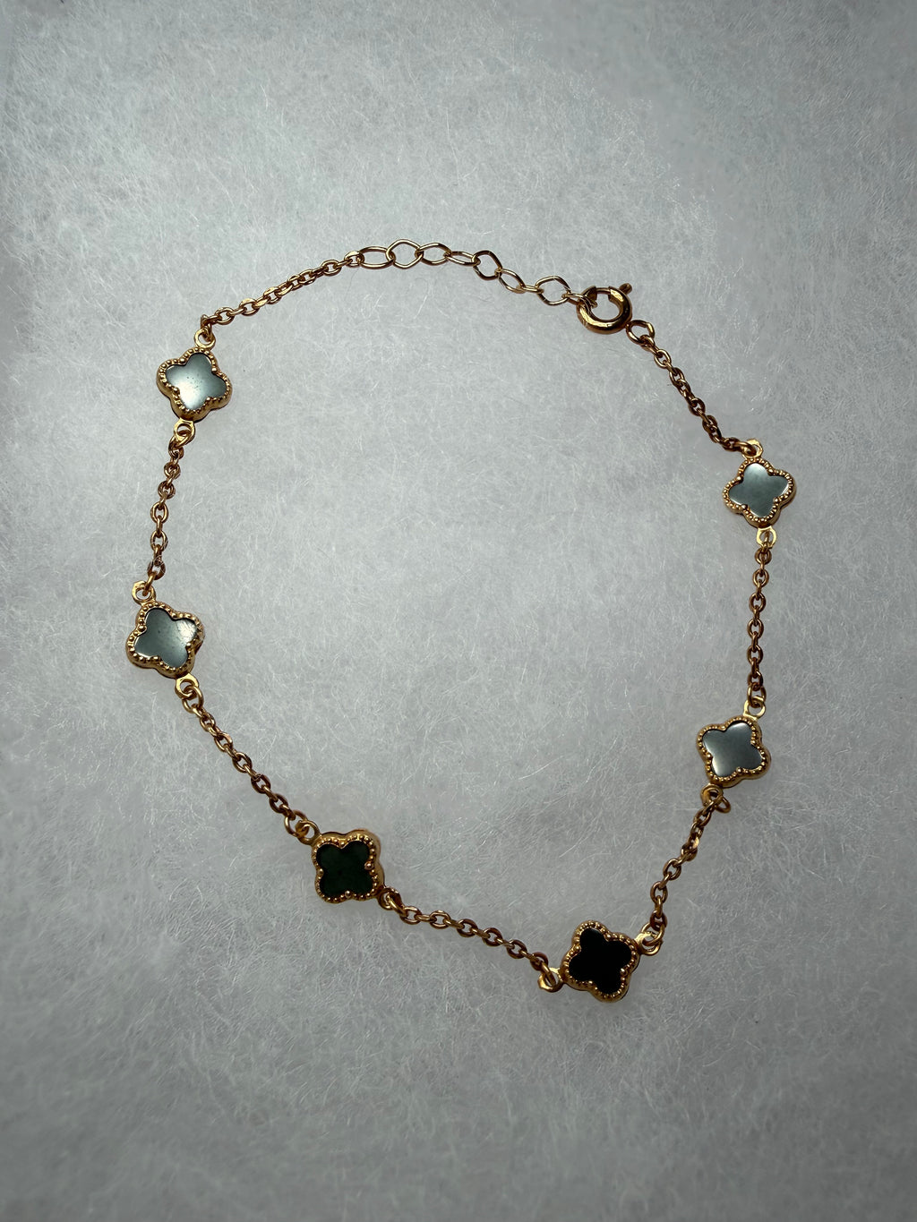 Pulsera con diseño de flores