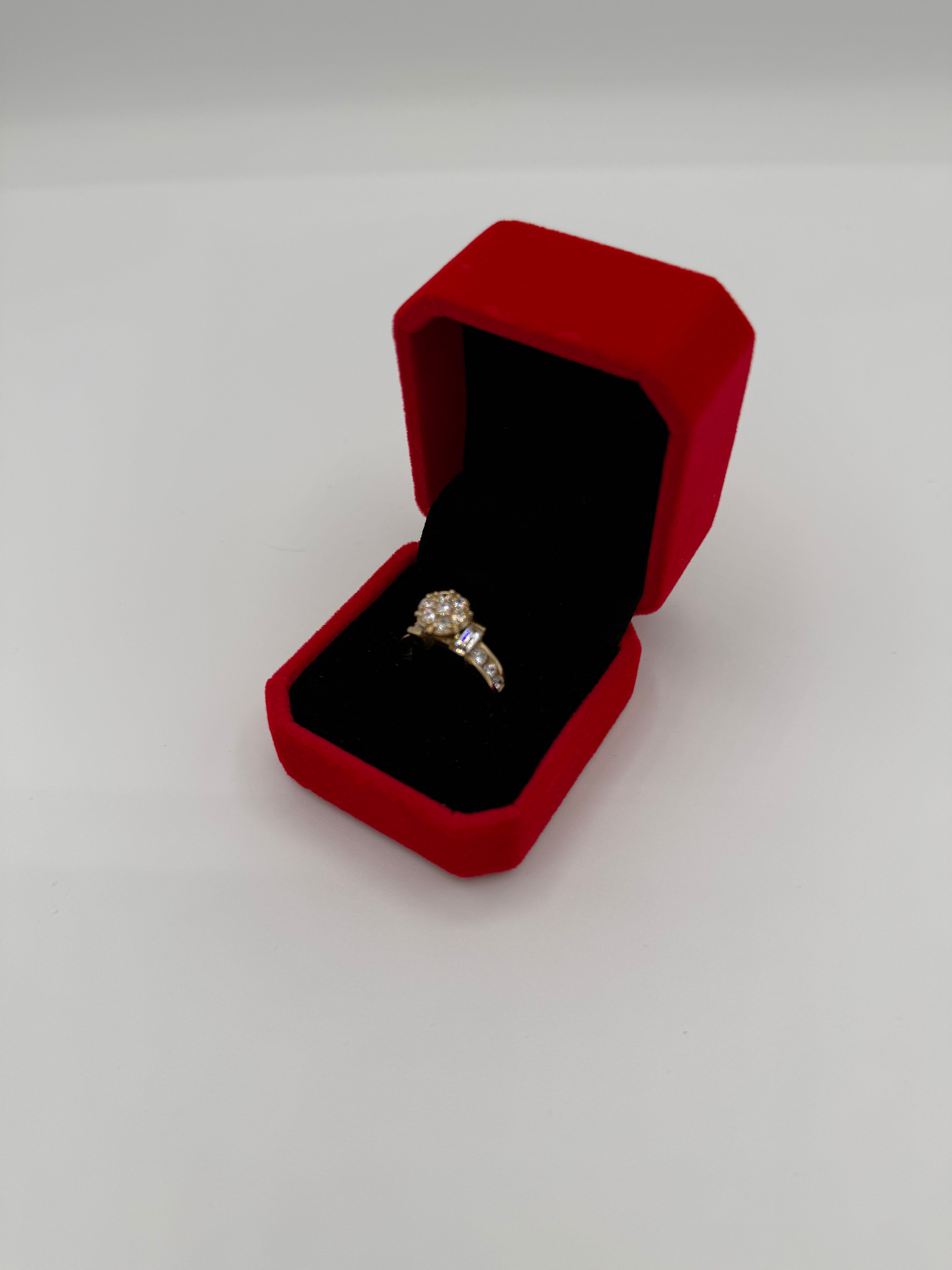 Elegante anillo de mujer