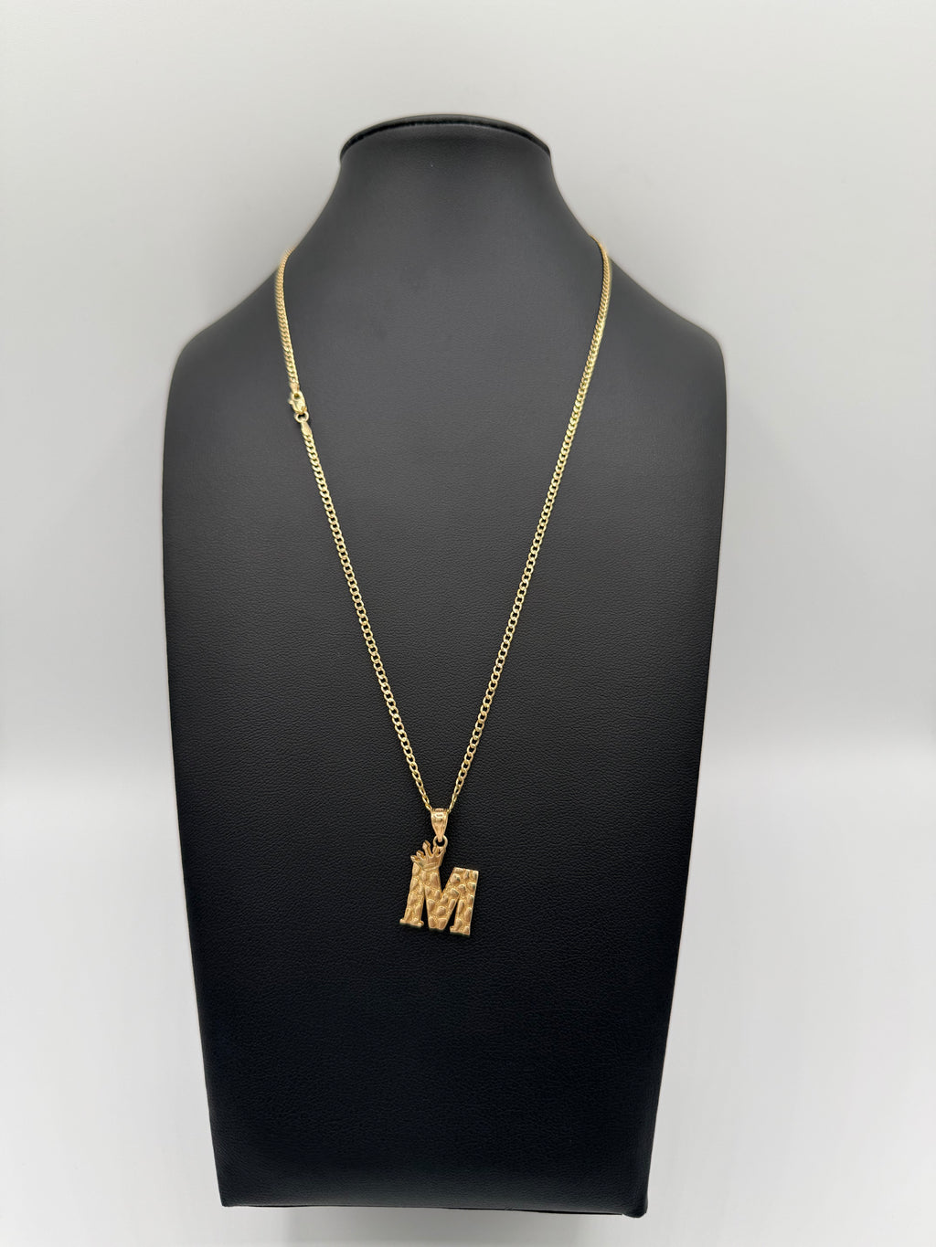 Cadena de oro 10k con dije de letra M