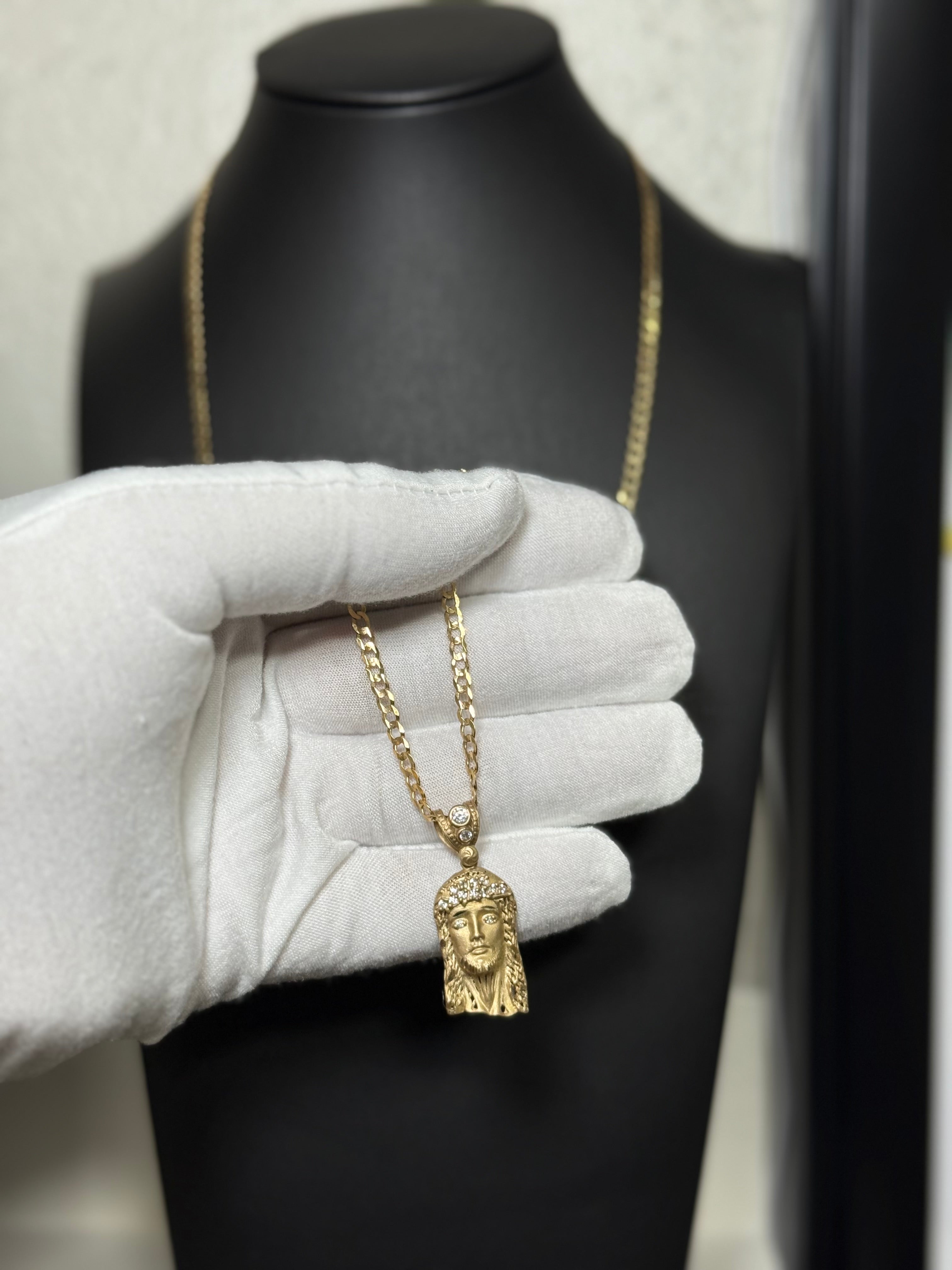 Cadena corte brillo con dije de Jesús