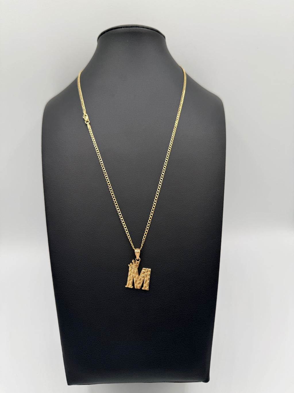 Cadena de oro 10k con dije de letra M