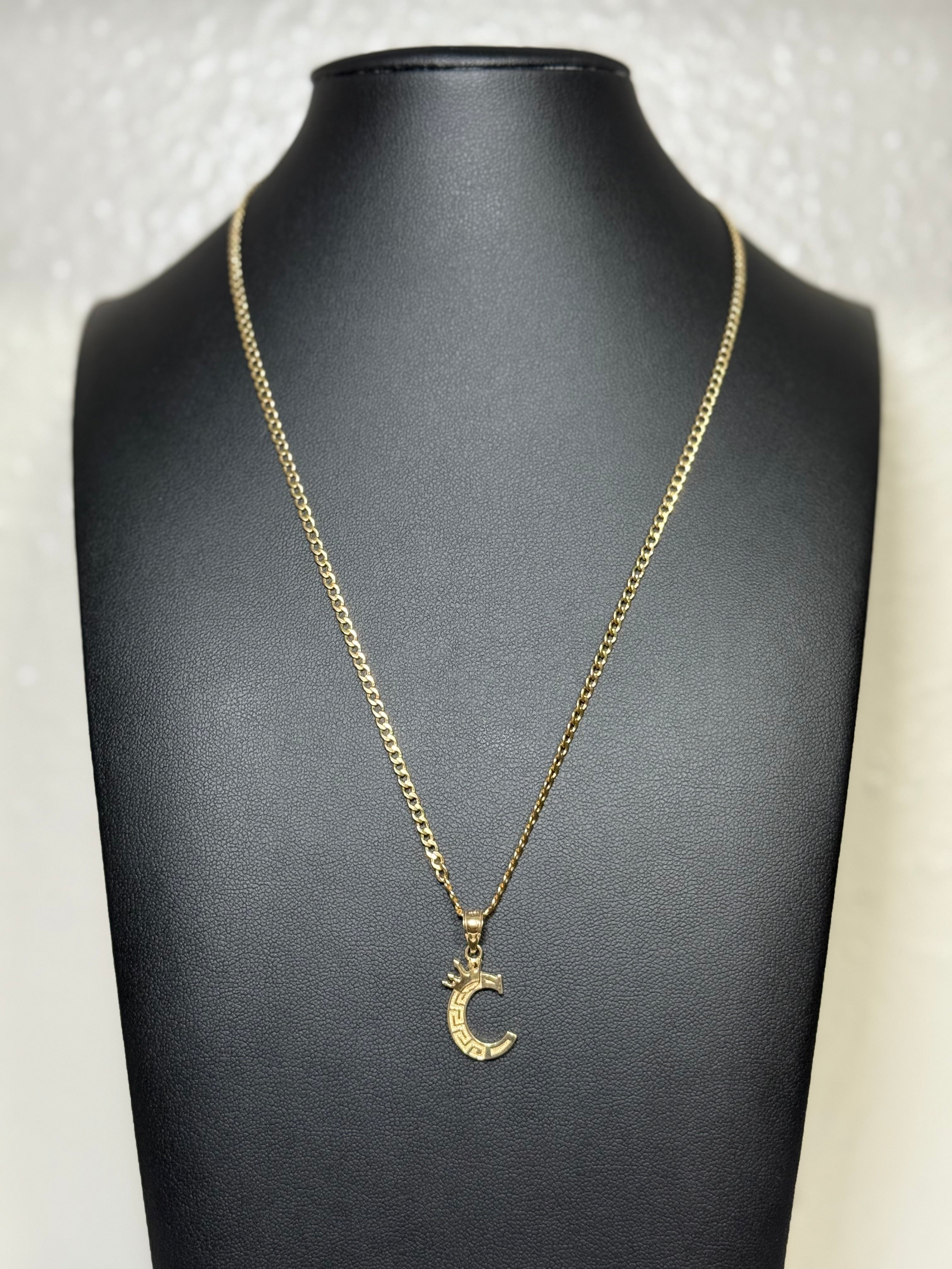 Cadena con dije de letra C