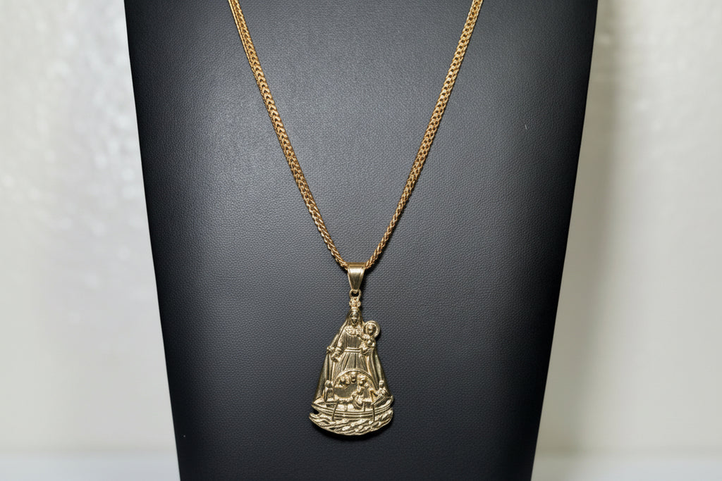 Cadena franco con dije de la caridad del cobre