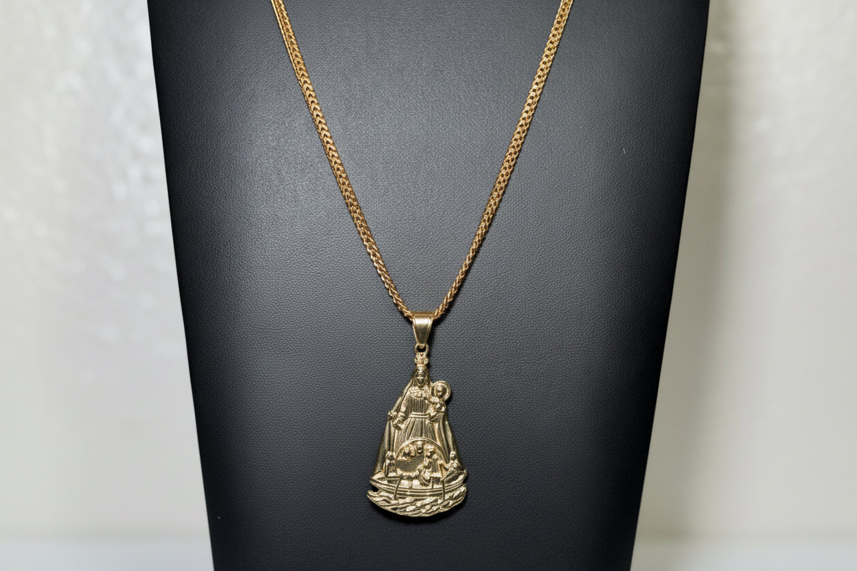 Cadena franco con dije de la caridad del cobre