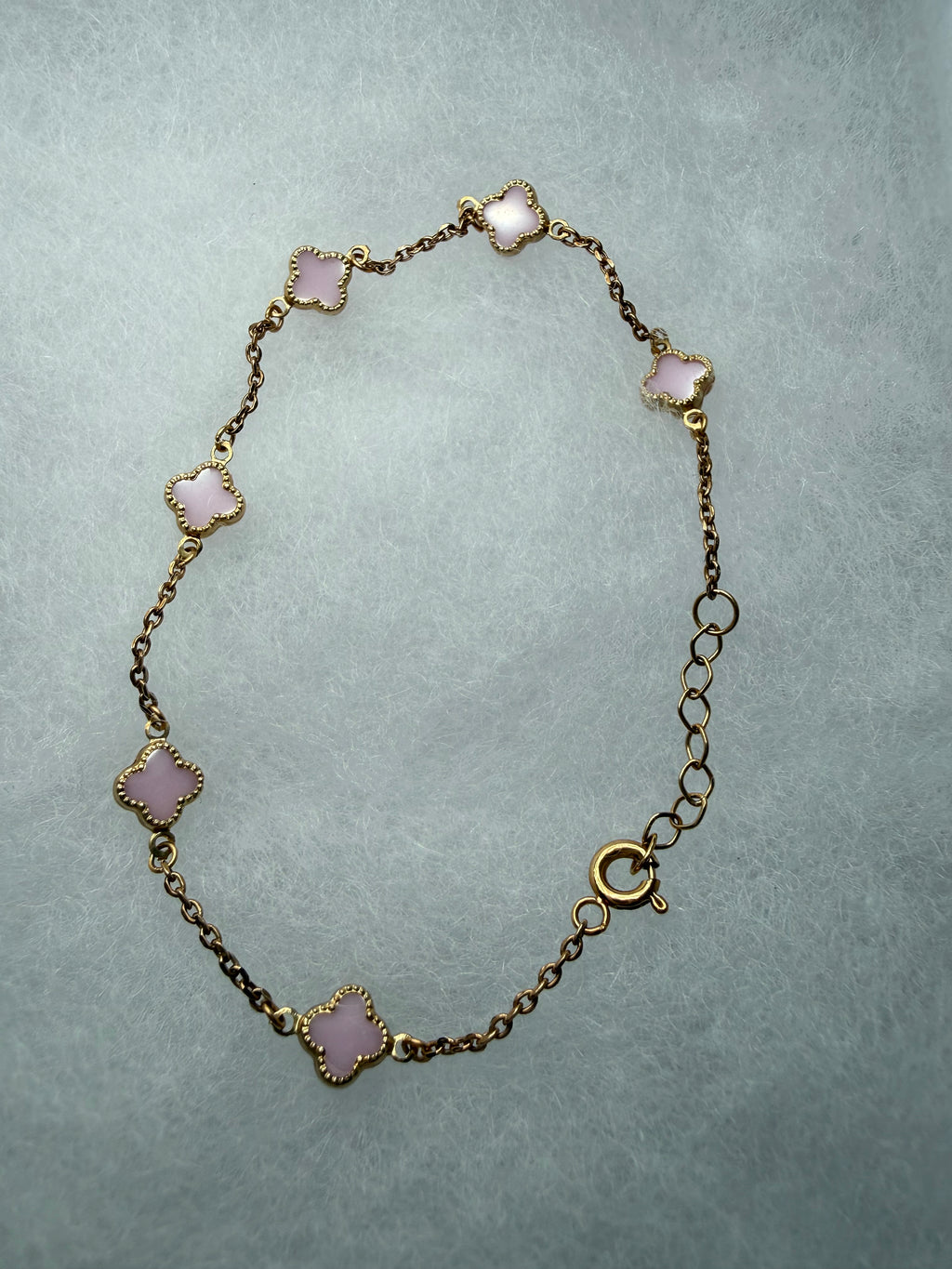 Pulsera de mujer con diseño de 6 flores en color rozado