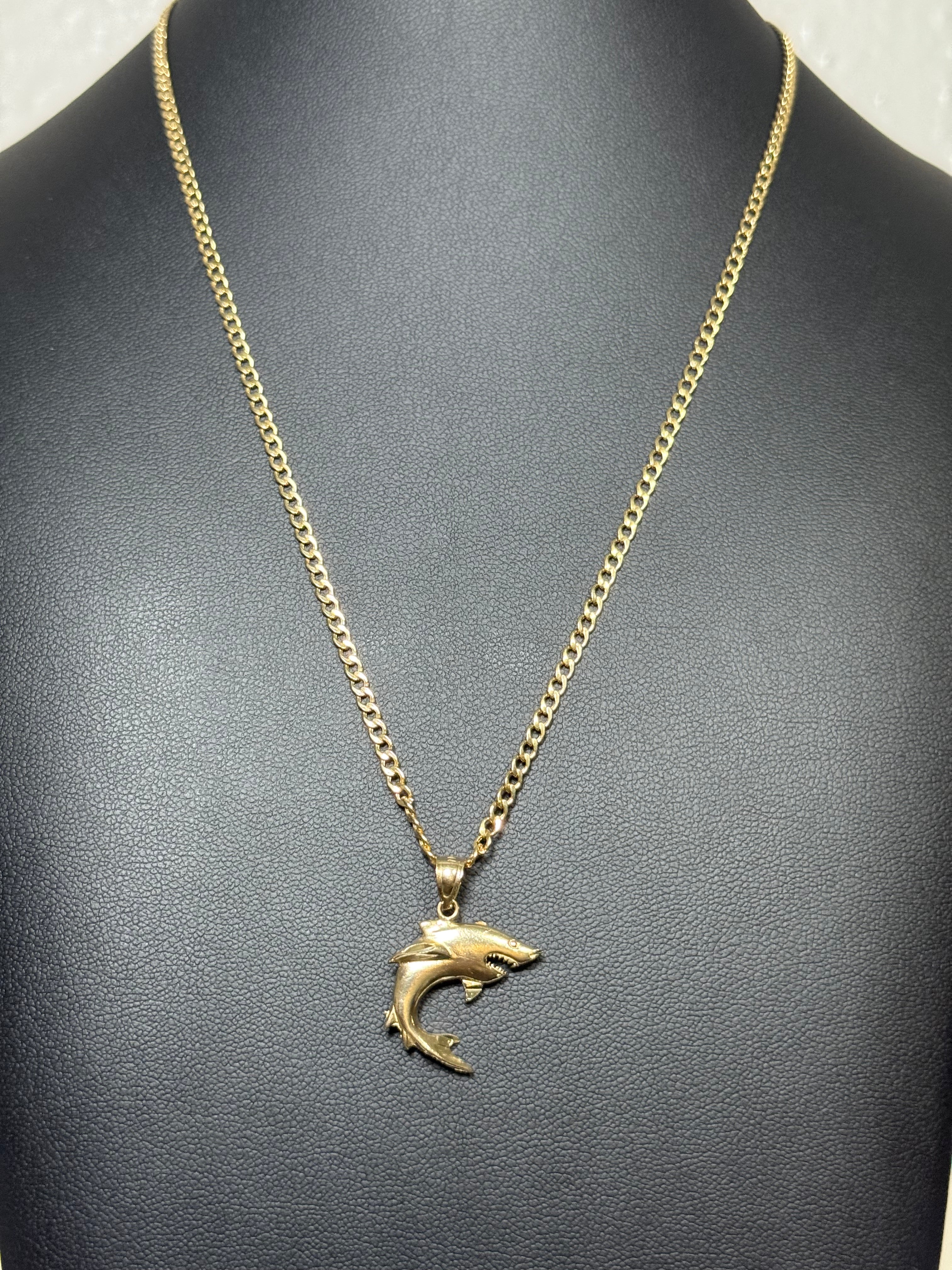 Cadena con dije de tiburón